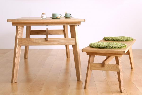 北欧家具の定番素材を使用。天然木アッシュを使った贅沢な仕様。