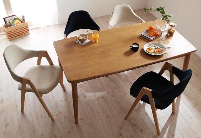 天然木タモ無垢材のテーブルにデザイナーズチェアを合わせた最高級ダイニングテーブルセット