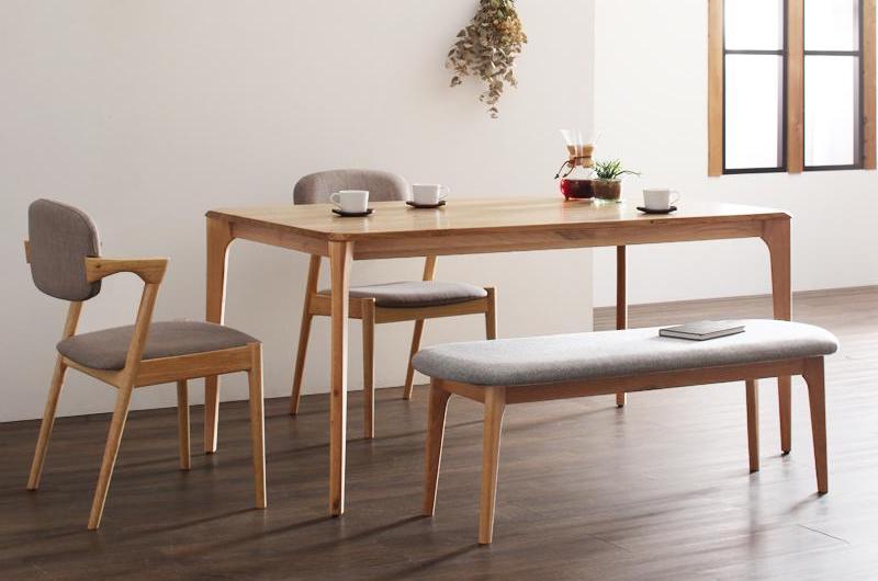 無垢のテーブルなのに低価格 優しいデザインのダイニングテーブルセット